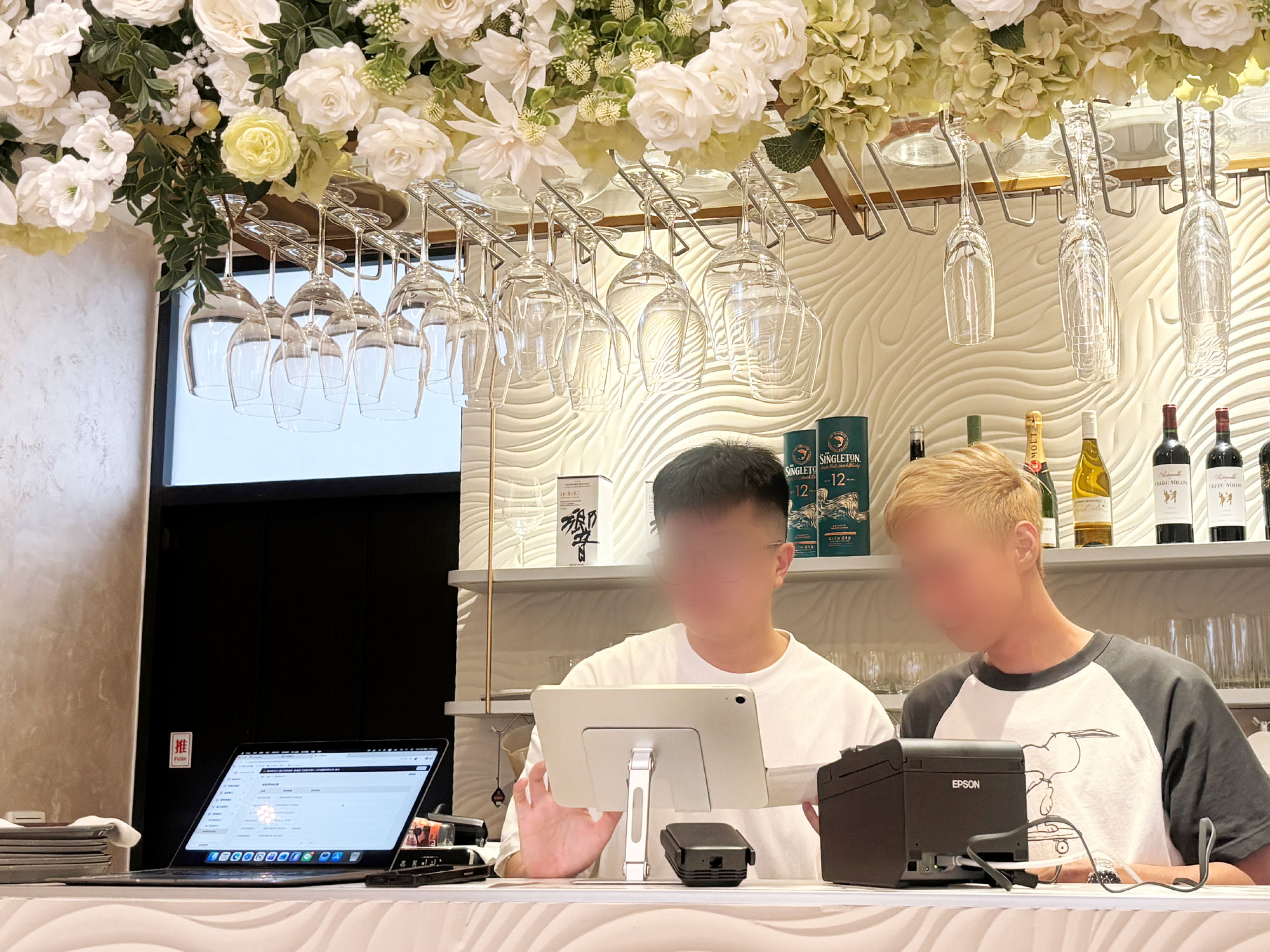 BABU 巴布餐廳店內以 LaLaPOS 進行點餐與備餐