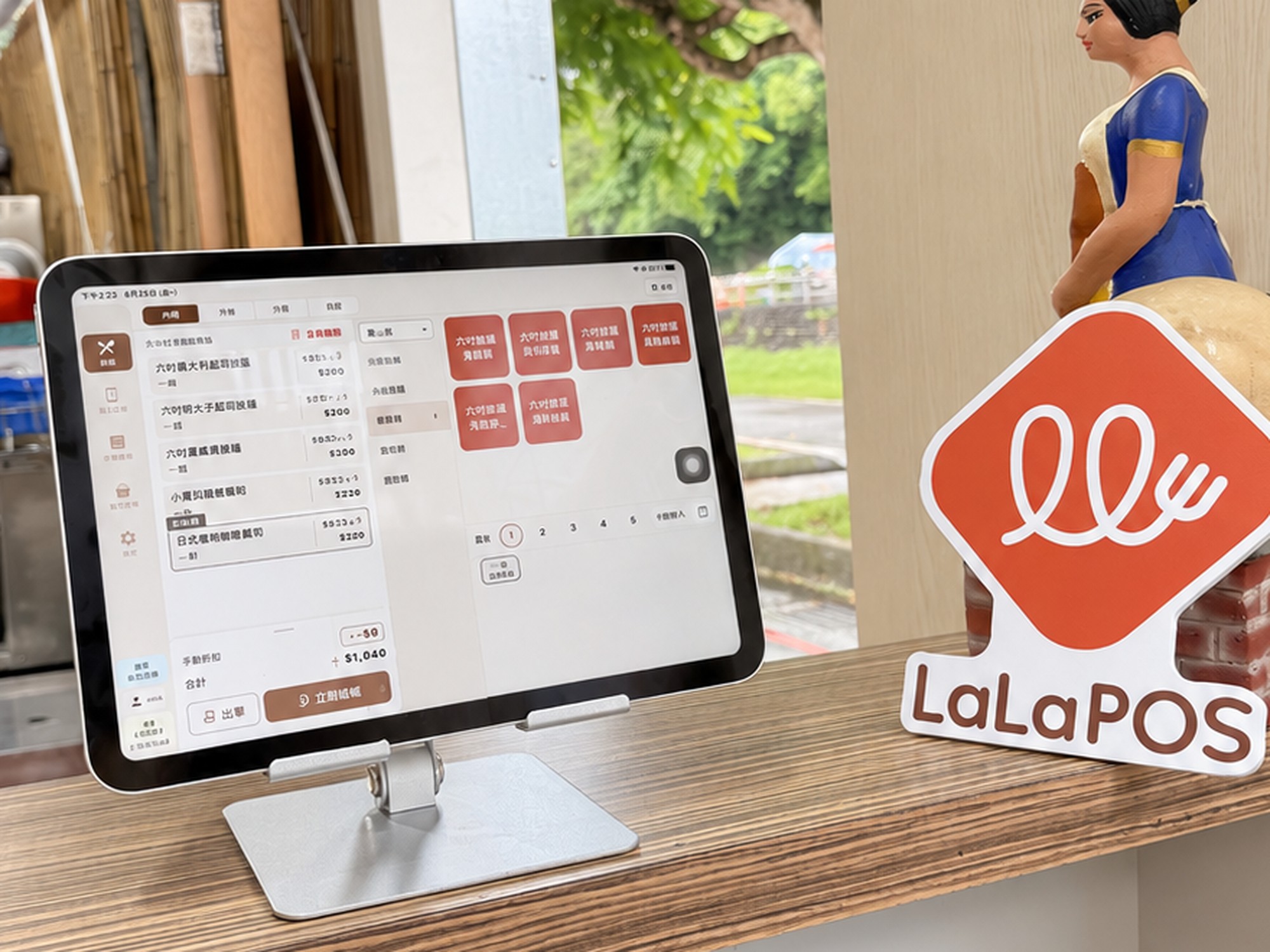 五餅二魚店內以 LaLaPOS 進行點餐與備餐